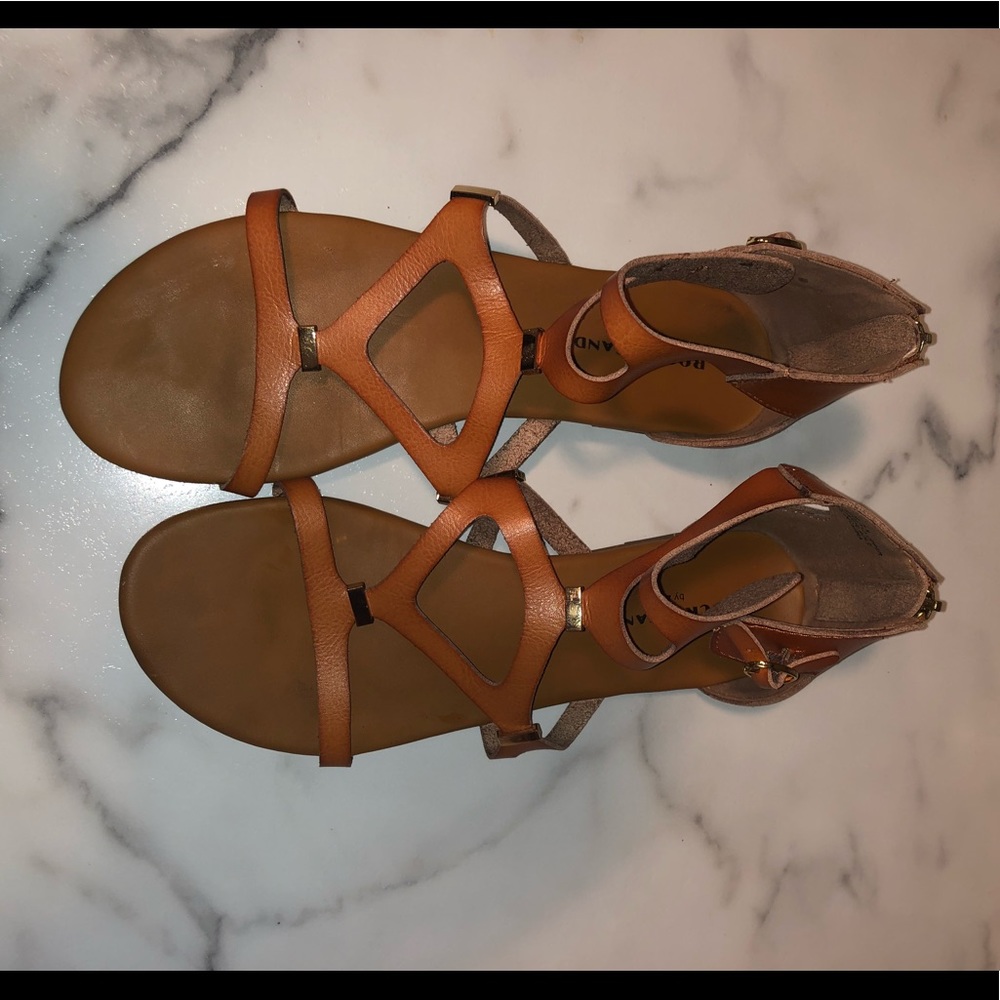 Tan leather sandals with gold detail